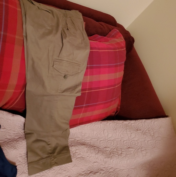 Cargo/Capris - Picture 5 of 5